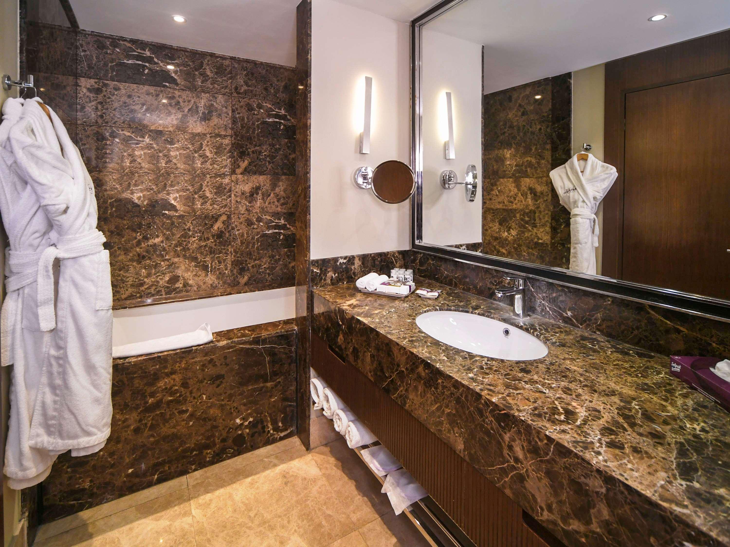Mercure Istanbul West Hotel & Convention Center Ngoại thất bức ảnh