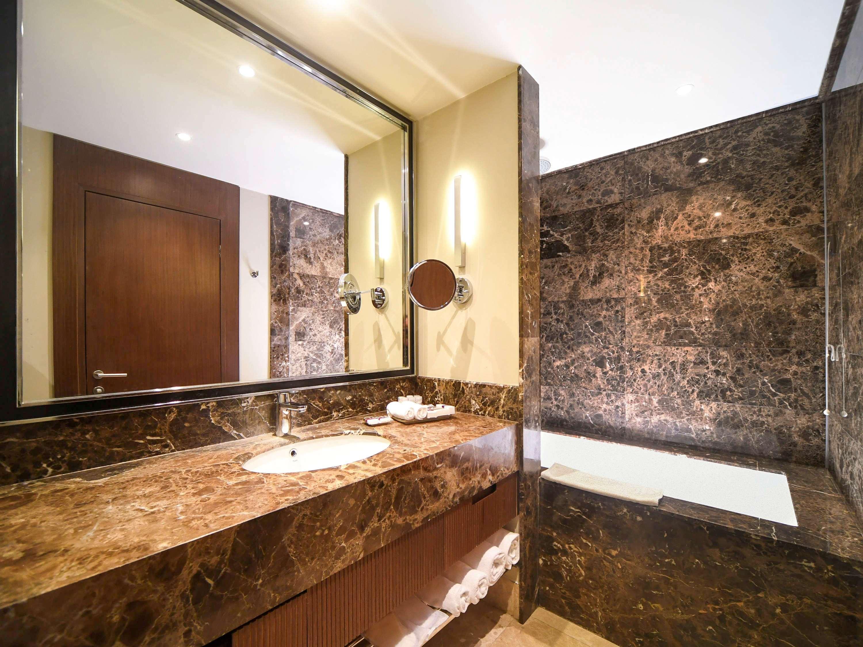 Mercure Istanbul West Hotel & Convention Center Ngoại thất bức ảnh